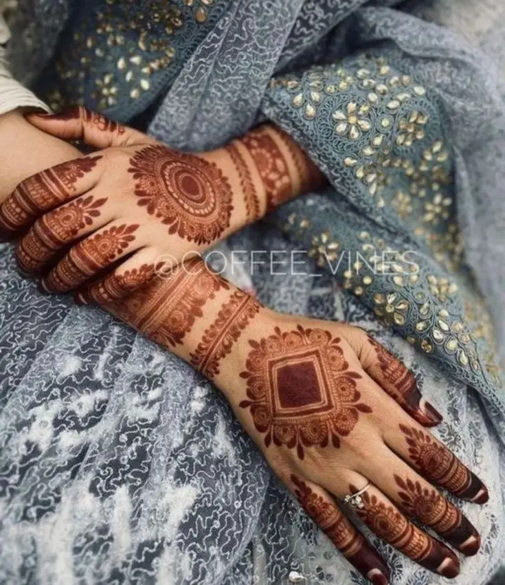 best-stylish-back-hand-mehndi-design best-stylish-back-hand-mehndi-design