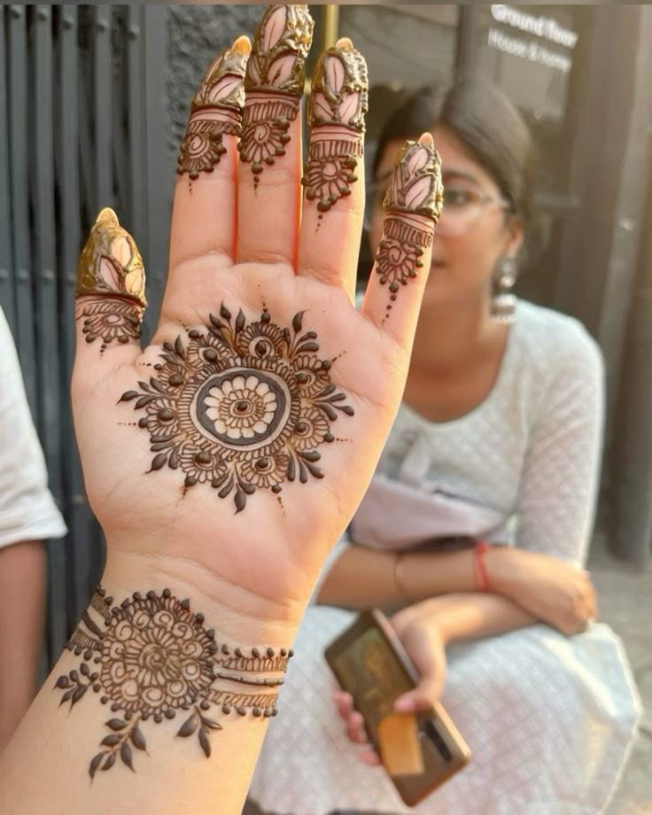 bridal-mehndi-artist-instagram-stylish-royal-front-hand-mehndi-design bridal-mehndi-artist-instagram-stylish-royal-front-hand-mehndi-design