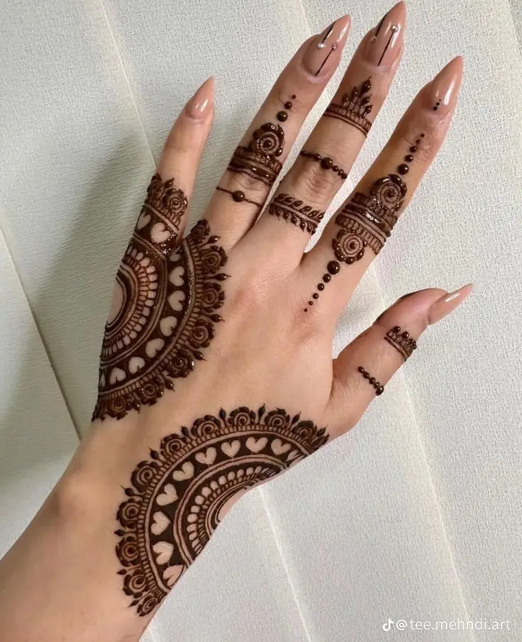 child-back-hand-mehndi-design child-back-hand-mehndi-design