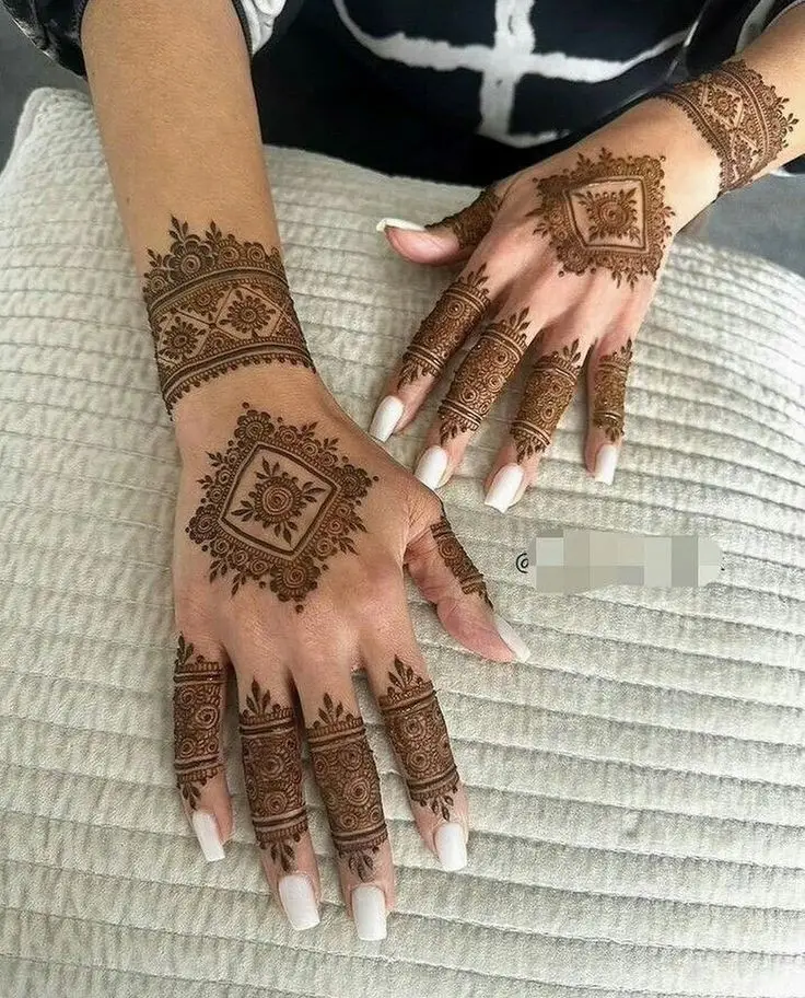 child-back-hand-mehndi-design child-back-hand-mehndi-design