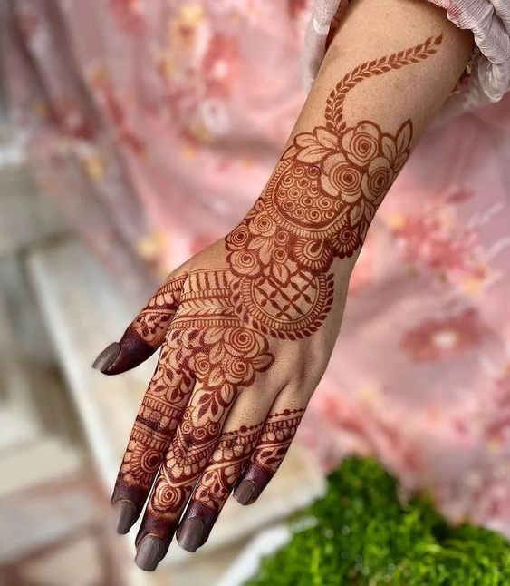 circle-arabic-easy-mehndi-design-for-karva-chauth-full-hand circle-arabic-easy-mehndi-design-for-karva-chauth-full-hand