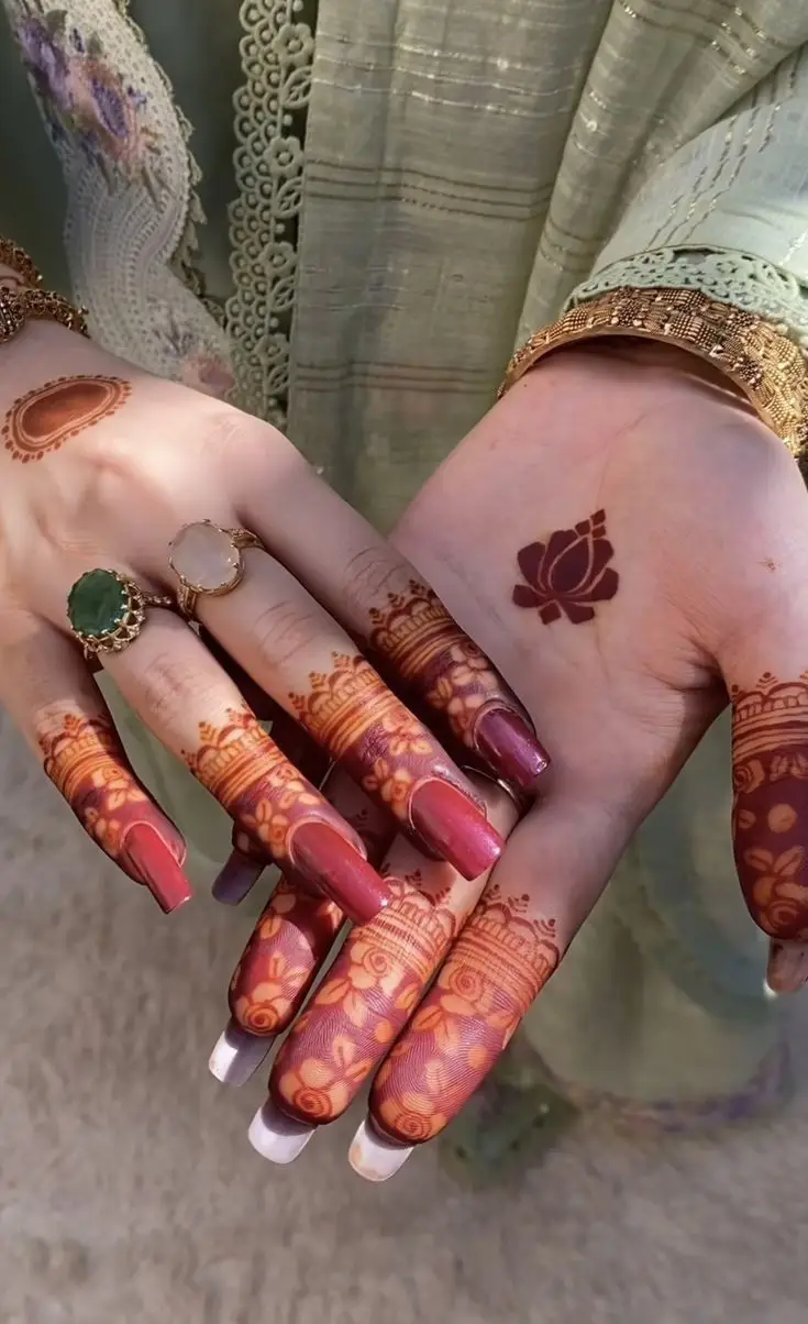 cute-back-hand-mehndi-design-simple cute-back-hand-mehndi-design-simple
