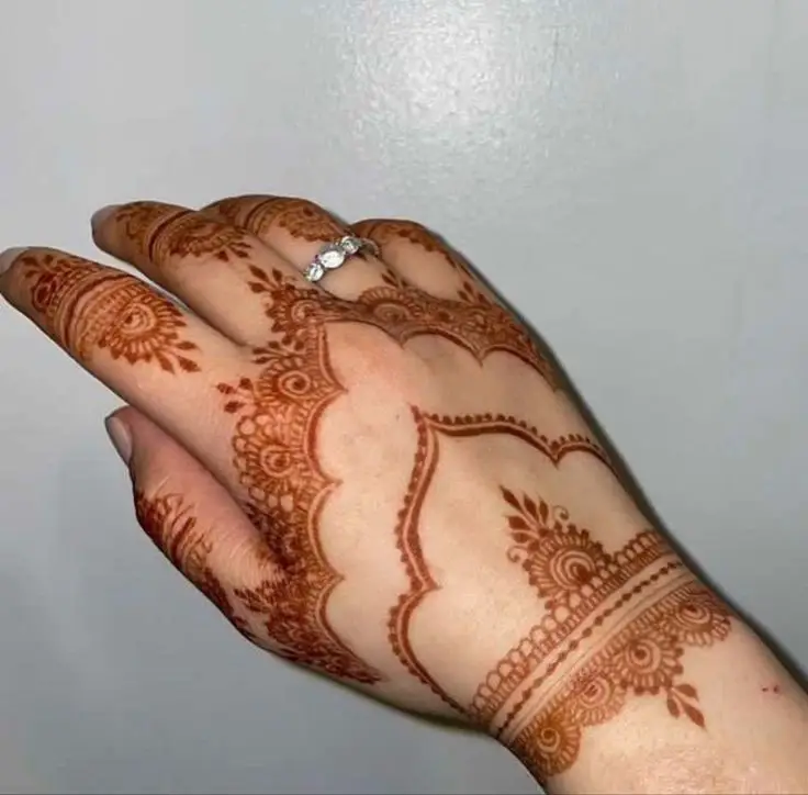 elegant-stylish-back-hand-mehndi-design elegant-stylish-back-hand-mehndi-design