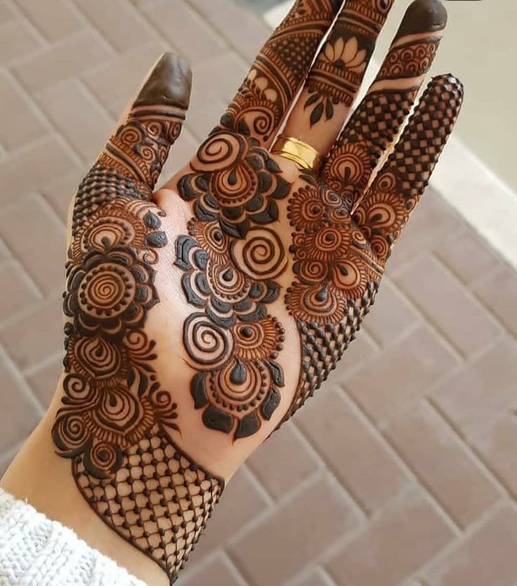 front-hand-mehndi-design-royal