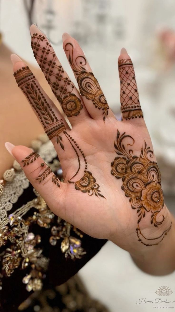 front-hand-simple-and-easy-mehndi-design-for-karva-chauth front-hand-simple-and-easy-mehndi-design-for-karva-chauth