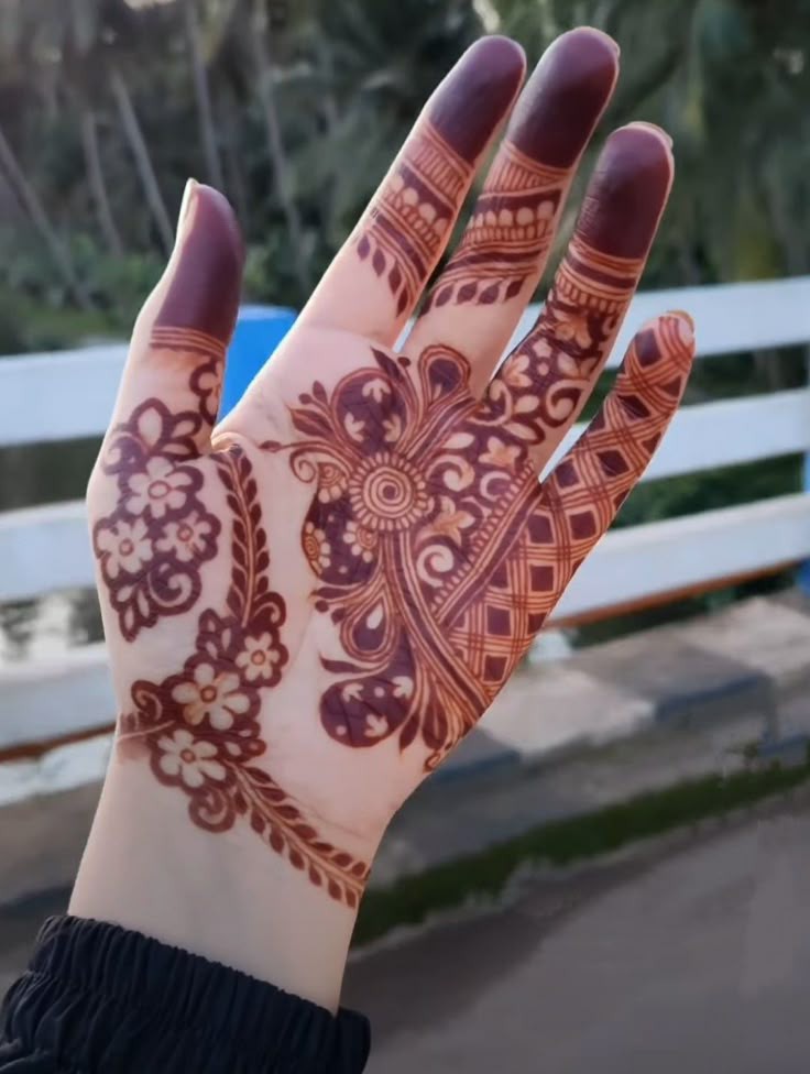 front-hand-simple-mehndi-design-bale front-hand-simple-mehndi-design-bale