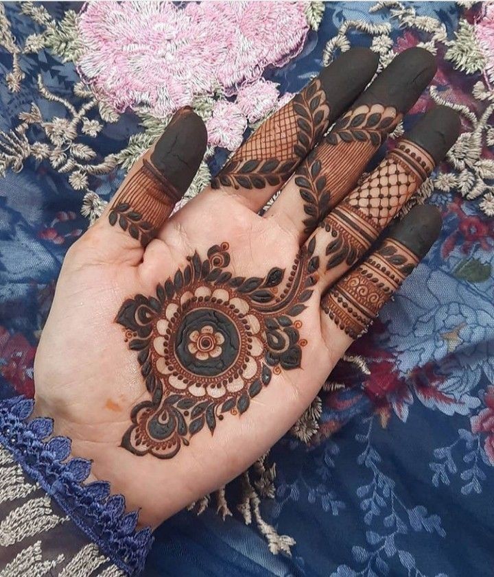 front-hand-simple-mehndi-design-bridal front-hand-simple-mehndi-design-bridal