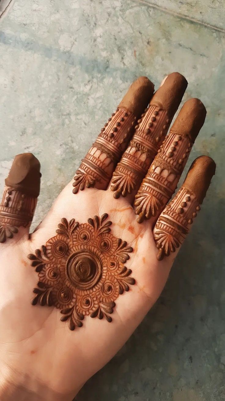front-hand-simple-mehndi-design-circle-easy-and-beautiful front-hand-simple-mehndi-design-circle-easy-and-beautiful