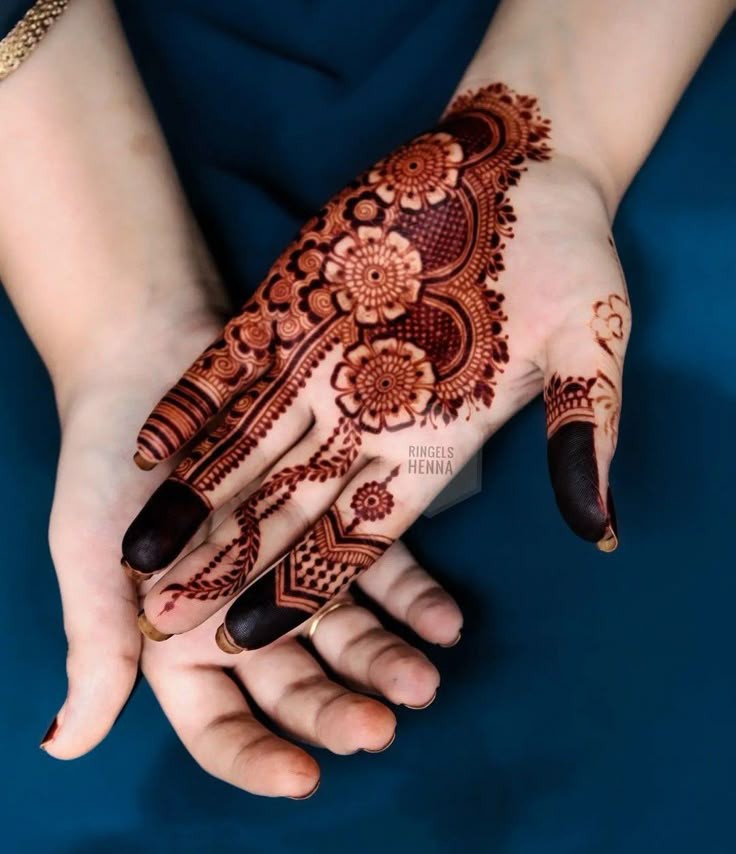 front-hand-simple-mehndi-design-circle-easy-and-beautiful front-hand-simple-mehndi-design-circle-easy-and-beautiful