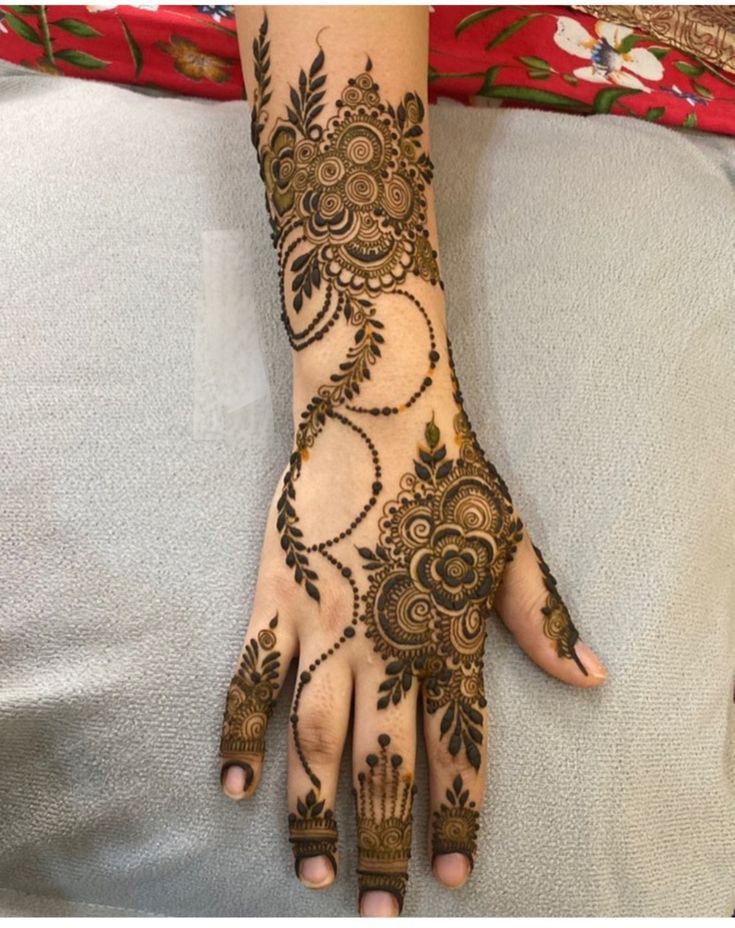 mehndi-design-easy-and-beautiful-back-hand-arabic-finger mehndi-design-easy-and-beautiful-back-hand-arabic-finger
