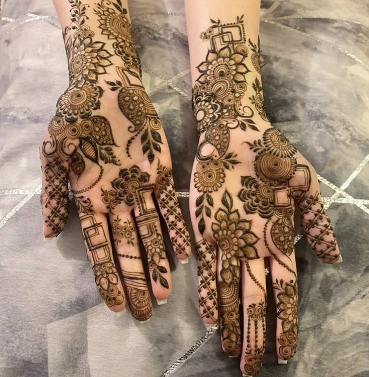 mehndi-design-gorgeous-front-hand