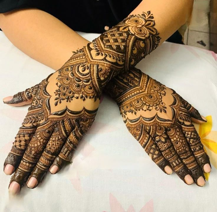 punjabi-royal-front-hand-mehndi-design