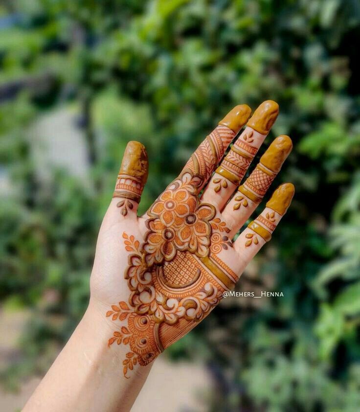 simple-arabic-front-hand-mehndi-design simple-arabic-front-hand-mehndi-design