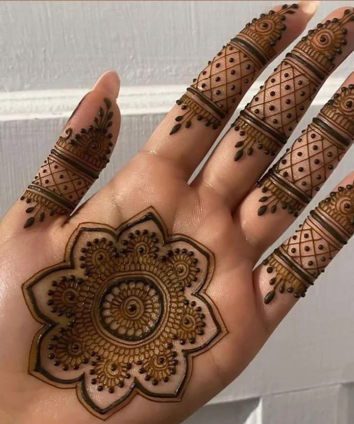 simple-dubai-mehndi-design-front-hand simple-dubai-mehndi-design-front-hand