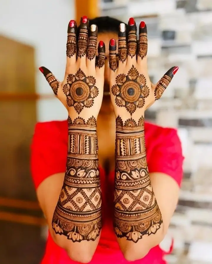 stylish-back-hand-mehndi-design-aesthetic stylish-back-hand-mehndi-design-aesthetic