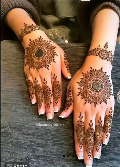 stylish-back-hand-mehndi-design-arabic-simple-and-beautiful stylish-back-hand-mehndi-design-arabic-simple-and-beautiful