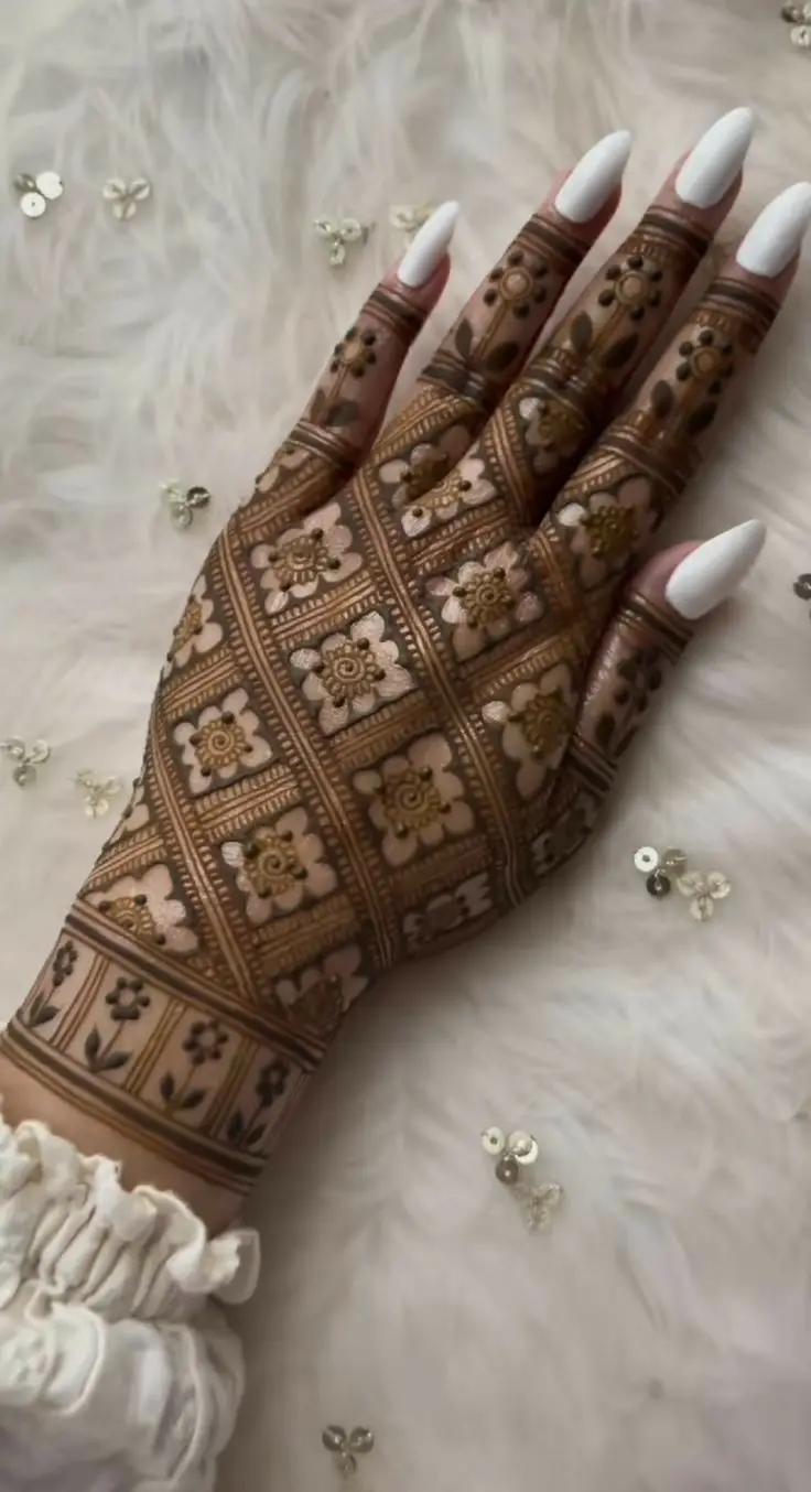 stylish-back-hand-mehndi-design-dulhan stylish-back-hand-mehndi-design-dulhan