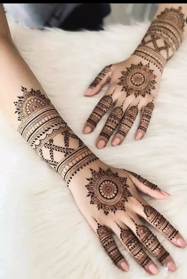 stylish-back-hand-mehndi-designs-karwa-chauth stylish-back-hand-mehndi-designs-karwa-chauth